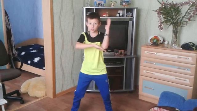 Прикольный танец. Пацан жжёт под Бибера смотреть онлайн