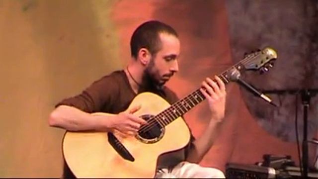 Erik Mongrain Live at MusicPort 2010 - A Ripple Effect смотреть онлайн