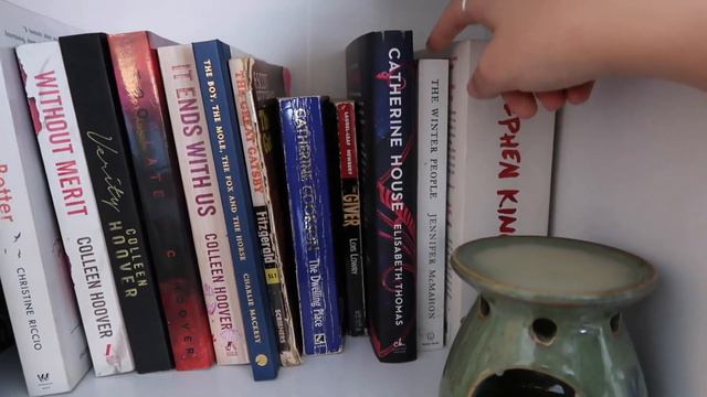 BOOKSHELF TOUR смотреть онлайн