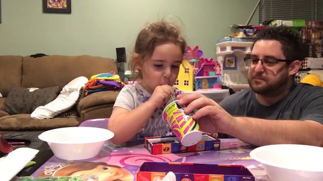 Jelly Belly Bean Boozled Challenge 3-Year Old vs 33-Year Old смотреть онлайн