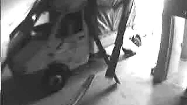 Centurion - Garage Break In смотреть онлайн