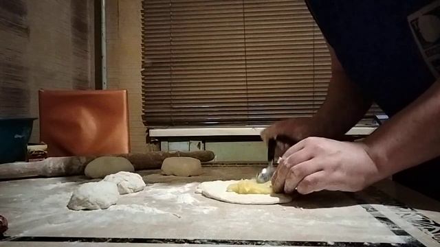 Сосиска с картошкой пироги жарим. смотреть онлайн
