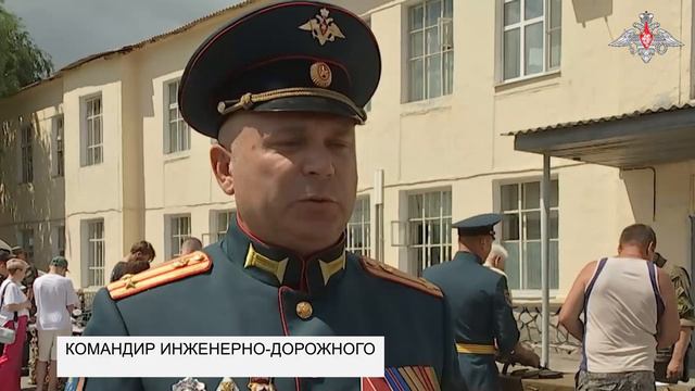 Личному составу инженерного соединения ЮВО вручен орден Суворова смотреть онлайн