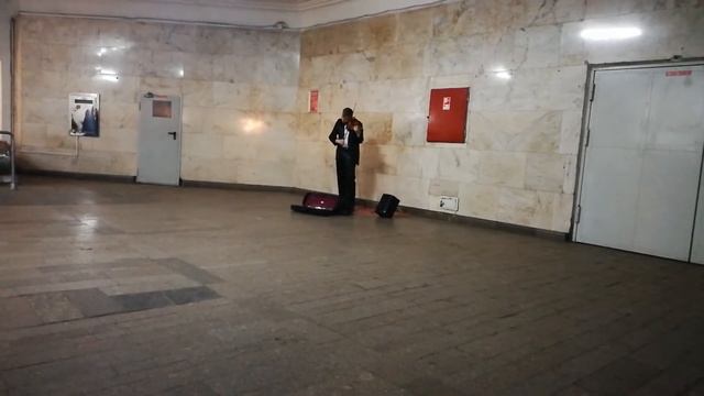 Владимир Семибратов. Музыка в метро смотреть онлайн