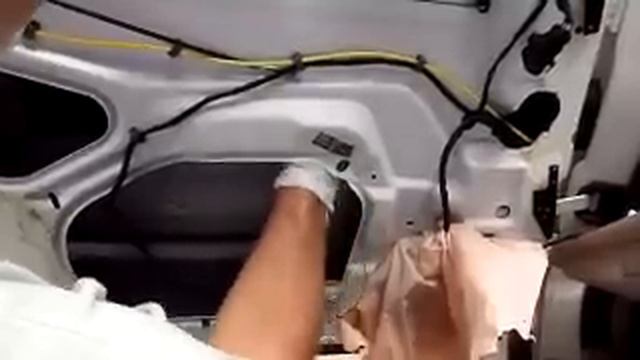 Mercedes window regulator replacement and how to replace the motor as well. E320 W210 W124 смотреть онлайн