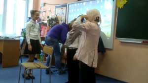 Мальчики одевают платья!