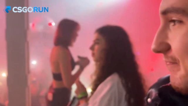 Девочка потекла от ели плаг смотреть онлайн