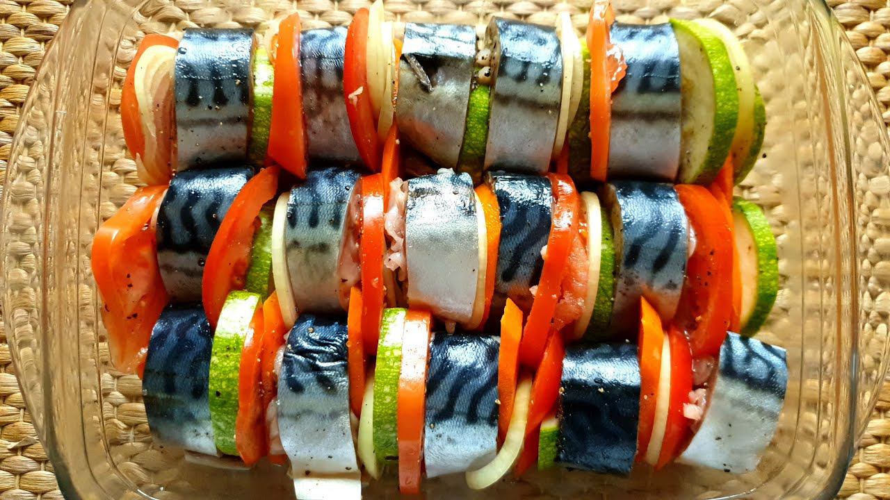 Нежнейшая СКУМБРИЯ в ДУХОВКЕ. Простой и очень вкусный рецепт Скумбрии в духовке. смотреть онлайн