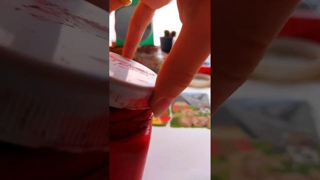 Откопала старую краску. А как вы боретесь с плесенью? #художник #краска #гуашь #плесень #проблемы смотреть онлайн
