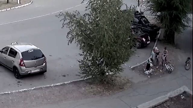 Дети роются в мусорке смотреть онлайн