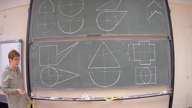 Начертательная Геометрия. Частные случаи пересечения поверхностей. Задача 55а смотреть онлайн