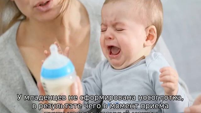 Почему ребенок выгибается во время кормления