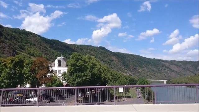 Красивейший городок Кохем на реке Мозель, старинный замок на горе и канатная дорога смотреть онлайн