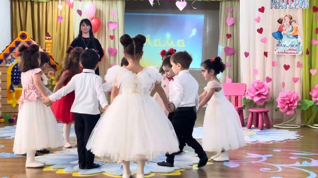 Утренник «День матери» танец для мамы ,средняя группа смотреть онлайн