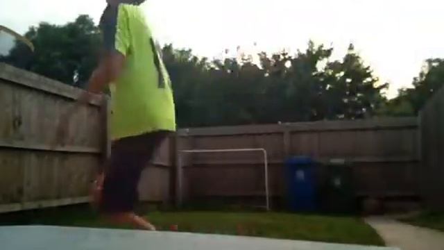 SUPER EPIC CROSSBAR CHALLENGE (in my back garden lol смотреть онлайн