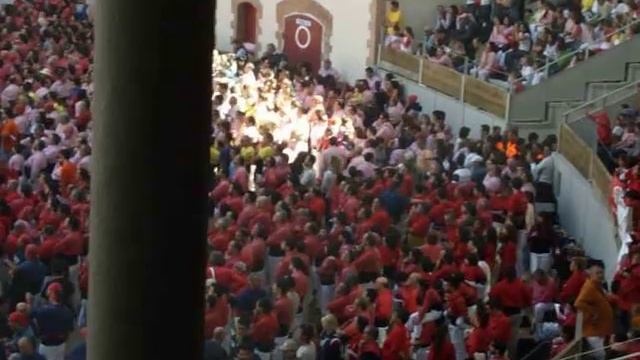 Castellers de Sants - a human tower of 3 by 9 смотреть онлайн