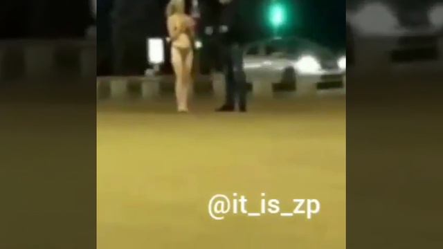 Странная девушка, it is zp смотреть онлайн