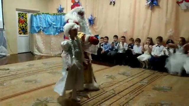 Танец Деда Мороза и Снегурочки смотреть онлайн