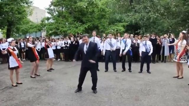 Директор зажигает на последнем звонке смотреть онлайн