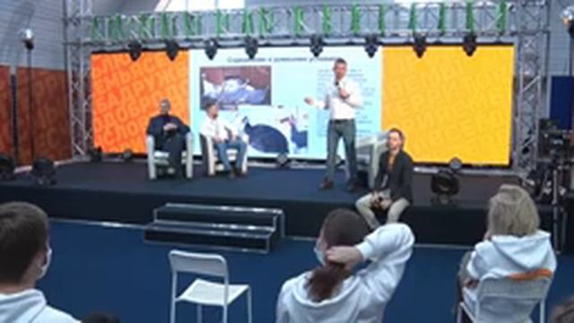 «Диалог на равных» с Вячеславом Вишняковым, Иваном Шерашовым, Александром Орионовым смотреть онлайн