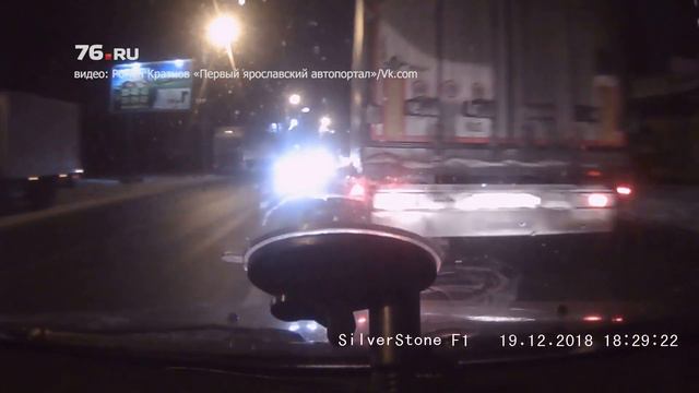 Грузовик снёс и не заметил смотреть онлайн