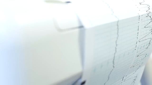 Неожиданно придя в себя, муж услышал разговор жены по телефону… смотреть онлайн