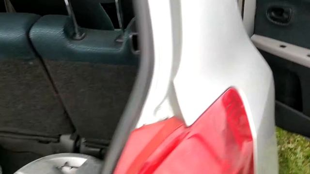 Место для пассажиров в салоне Toyota Vitz/Yaris, увеличиваем багажник смотреть онлайн