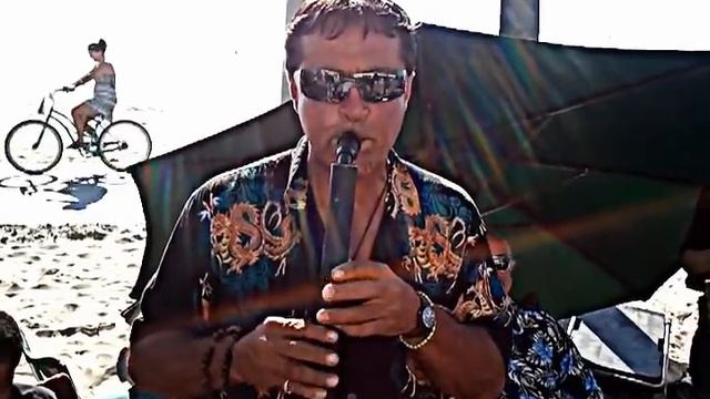 Juan Del Rio Playing The Mini Sax At Venice Beach California смотреть онлайн