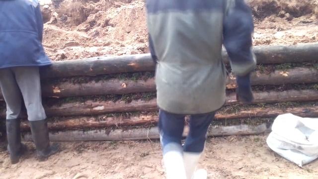 #СТРОИМ БОЛЬШУЮ ЗЕМЛЯНКУ В ЛЕСУ ЧАСТЬ # 3 смотреть онлайн