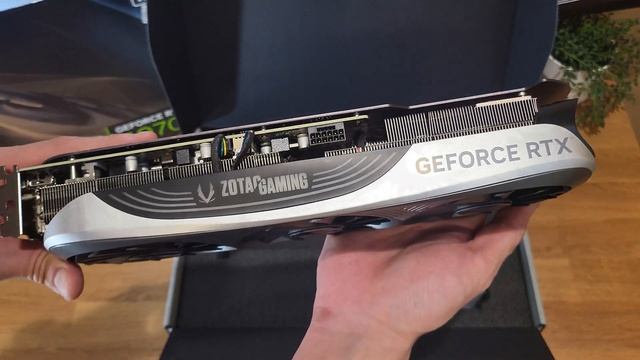 Zotac RTX 4070 Trinity Unboxing смотреть онлайн