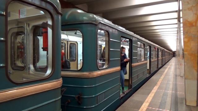 Электропоезда на станции метро Медведково: "МОСКВА", "Номерной" и "МОСКВА-2020" (Дейна) смотреть онлайн