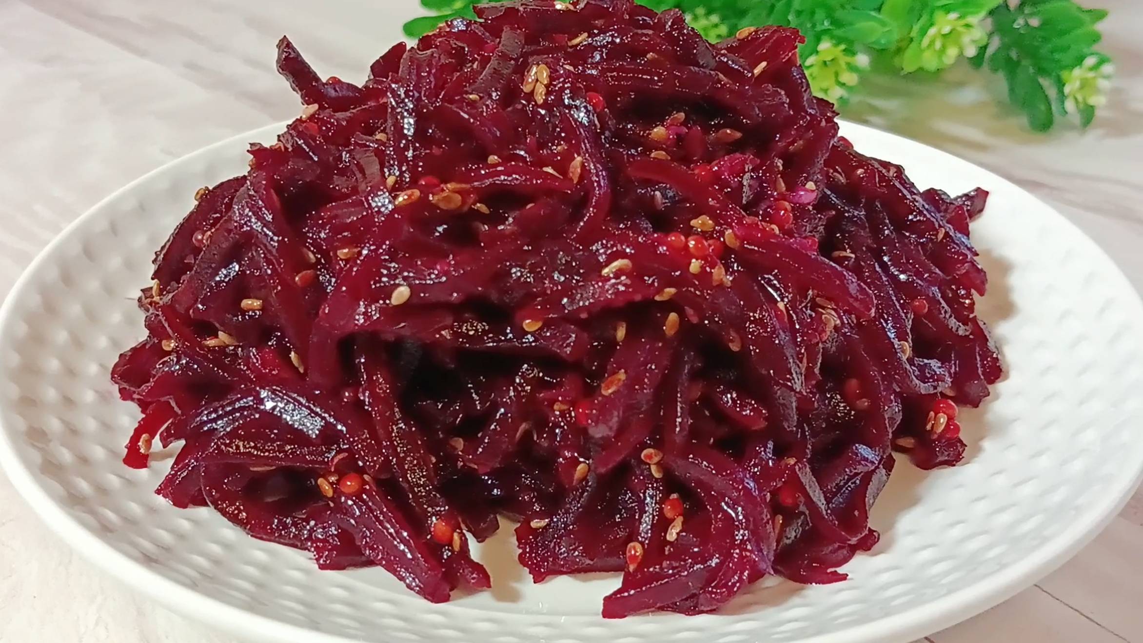 ОЧЕНЬ вкусный САЛАТ из свеклы за 5 минут! Необыкновенно простой и вкусный Салат из обычной СВЕКЛЫ! смотреть онлайн