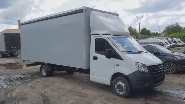 Некст с двигателем GAZ21A (G21). Уже сломался.