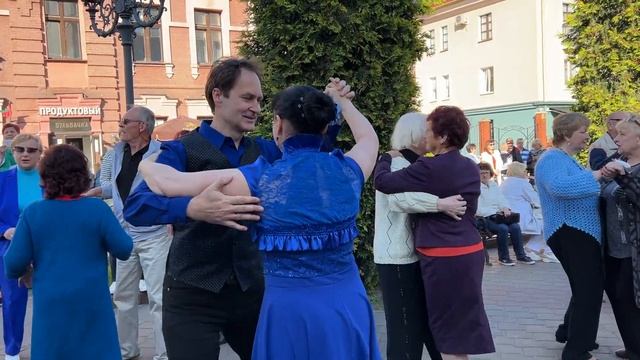 Когда простым и нежным взором - классная песня для танца! смотреть онлайн