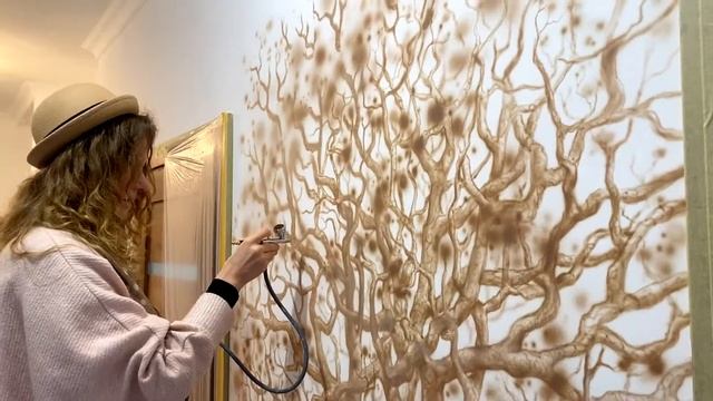 Роспись стен «Кружевные обнимающиеся деревья 3» Аэрография. Киев. смотреть онлайн