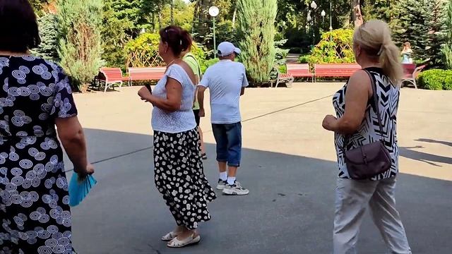 МИР ПРЕКРАСЕН И ЧУДЕСЕН! ТАНЦЫ ХАРЬКОВ УКРАИНА АВГУСТ 2023 смотреть онлайн