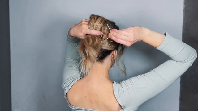КАК СТИЛЬНО ЗАКОЛОТЬ ВОЛОСЫ КРАБИКОМ. ТРЕНДОВАЯ ПРИЧЕСКА СВОИМИ РУКАМИ✨ TRENDY CLAW CLIP HAIRSTYLE смотреть онлайн