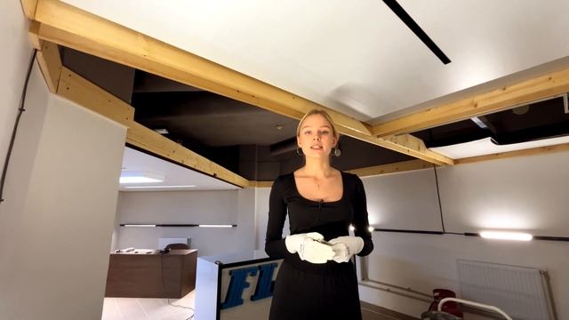 Вика закатывает полотно в универсальный профиль Flexy IZI UNI 01 смотреть онлайн