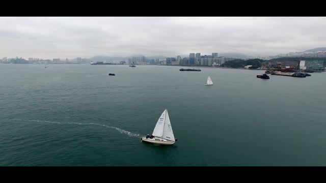 Шикарная съемка парусной регаты в Гонконге смотреть онлайн
