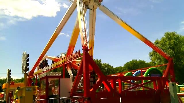 Парк Гагарина в Самаре. Новый аттракцион. В США такой развалился! смотреть онлайн