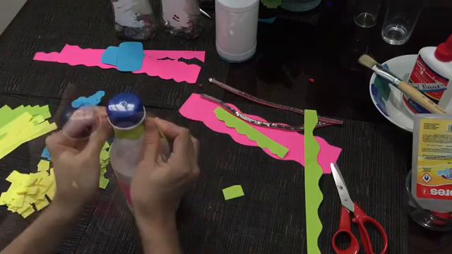 Maracas con material reciclable смотреть онлайн