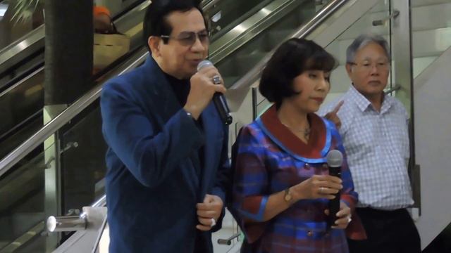 คุณสมบัติ เมทะนี & คุณกาญจนา เมทะนี ร้องเพลงคู่กัน смотреть онлайн