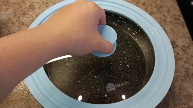 Универсальная крышка на сковороду , кастрюлю диаметром 24, 26,28 см Фаберлик смотреть онлайн