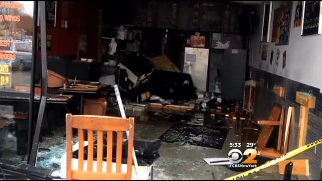 Car Slams Into NJ Takeout Restaurant смотреть онлайн