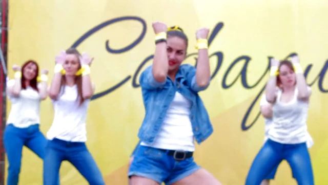 Наша зумба-команда в спорт клубе Сафари смотреть онлайн