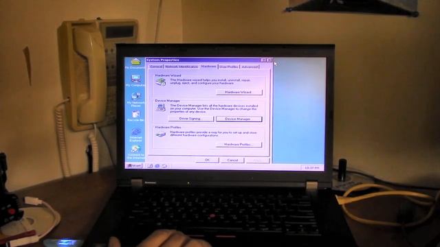 Windows 2000 On a 2013 Laptop! смотреть онлайн