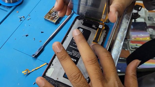 Замена экрана Restoring Samsung Galaxy J6 Plus with a Cracked Screen Complete Phone Repair смотреть онлайн
