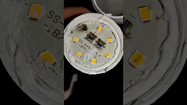 Взорвался СВЕТОДИОД в лампочке "СТАРТ"!!! Внутри всё в ГРЯЗИ!!! Вот такая культура производства... смотреть онлайн