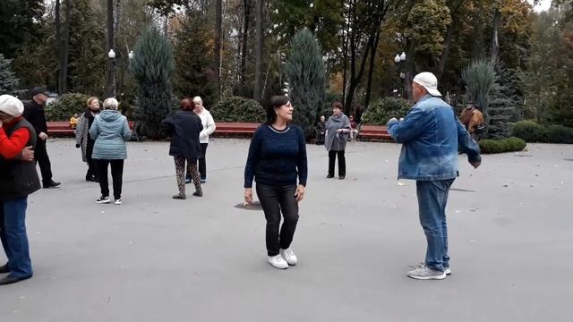 Ягода малина/Танцы в парке Горького/г.Харьков/Октябрь 2020 г. смотреть онлайн