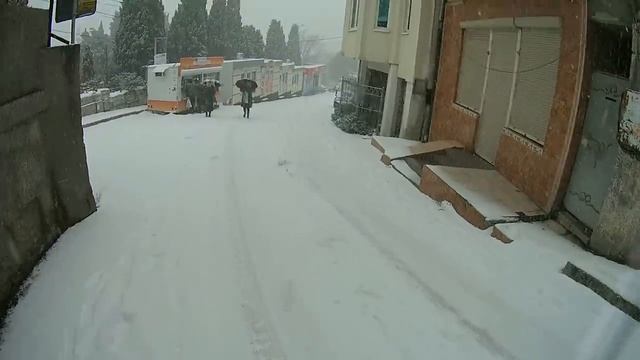 Первый снег в Крыму. .г.Алупка. 27.01.17г. смотреть онлайн